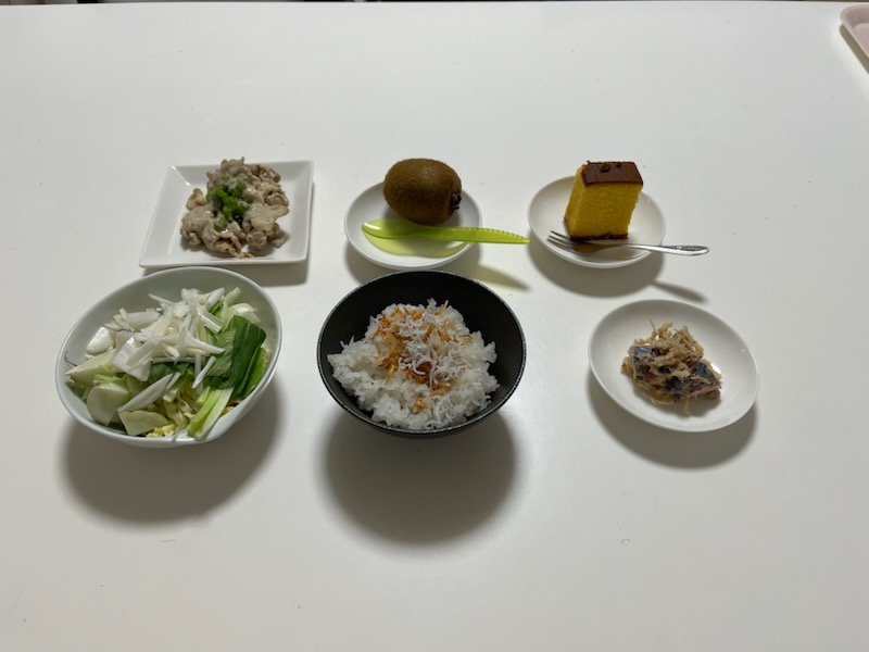 小皿に盛った料理