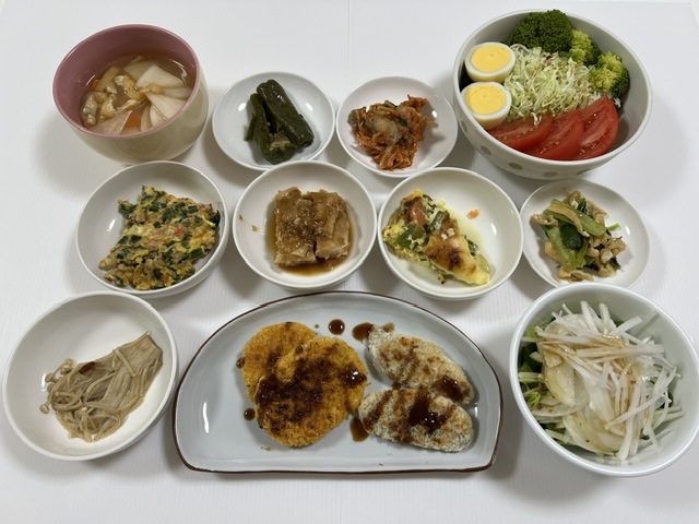 小皿に盛った料理