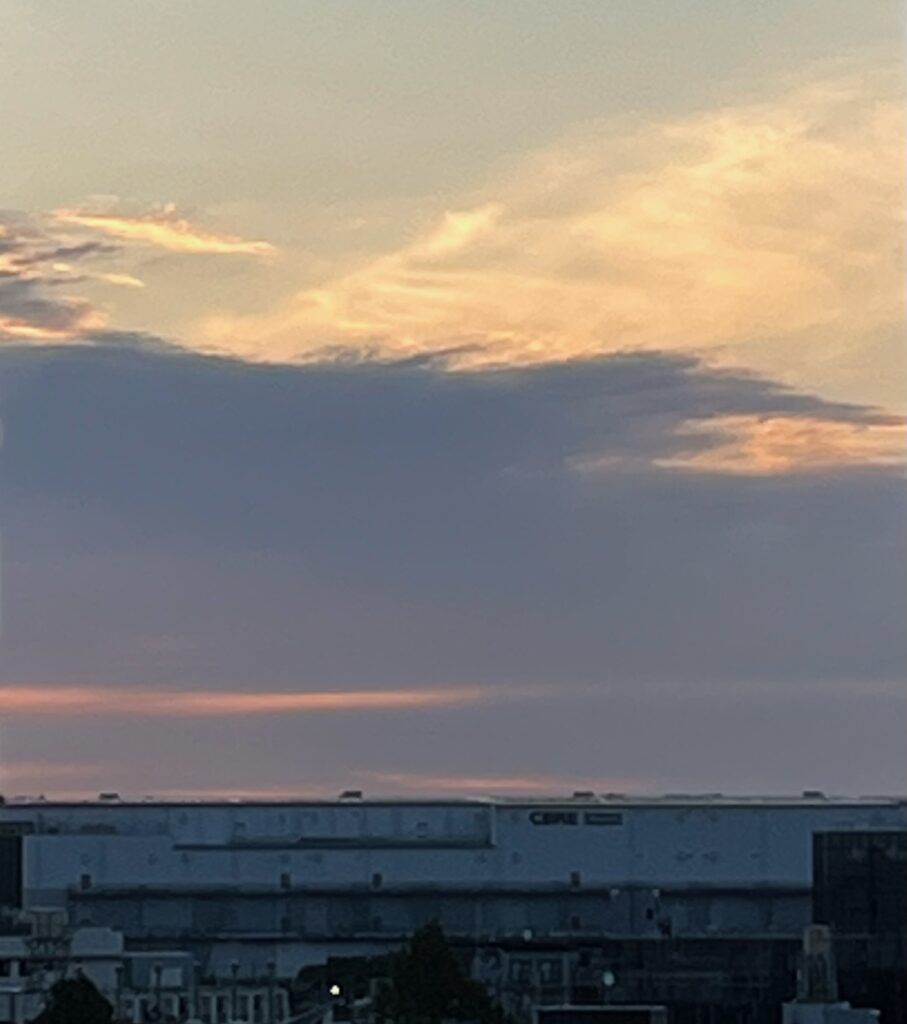 朝の空