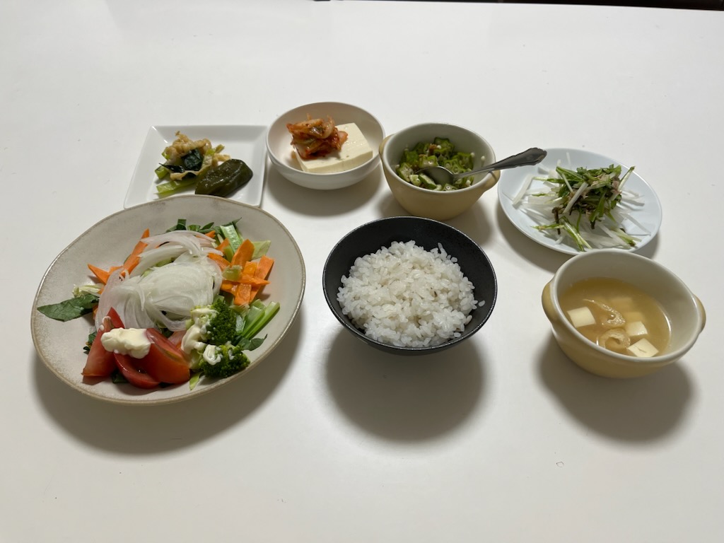 小皿に盛った料理