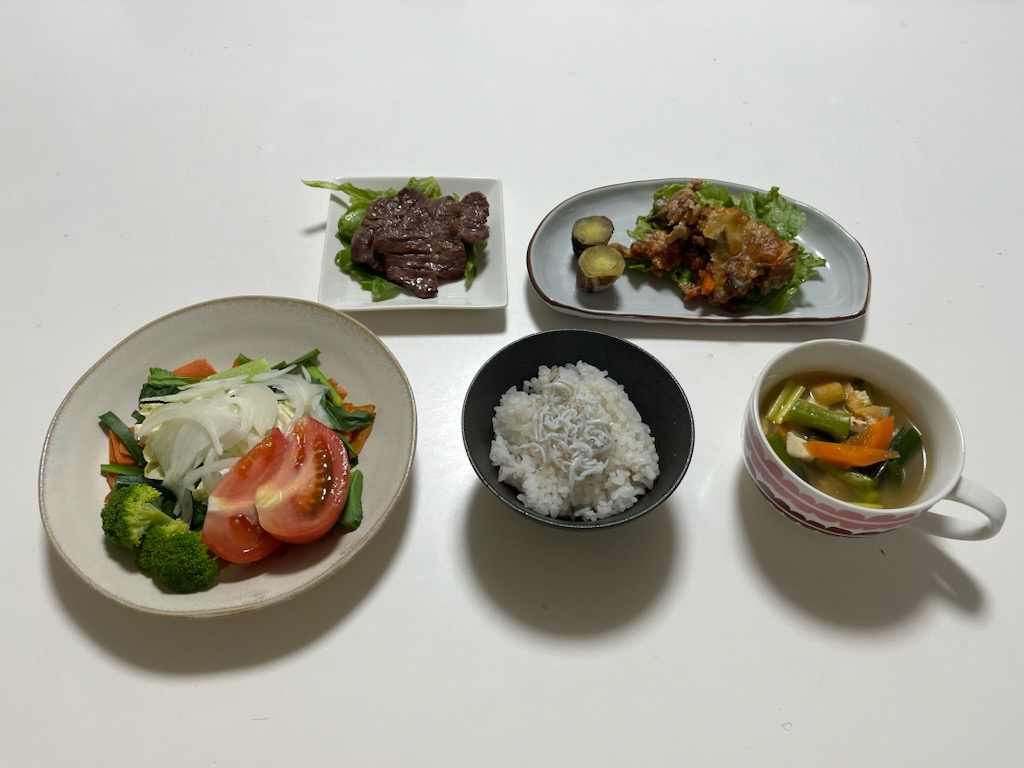小皿に盛った料理