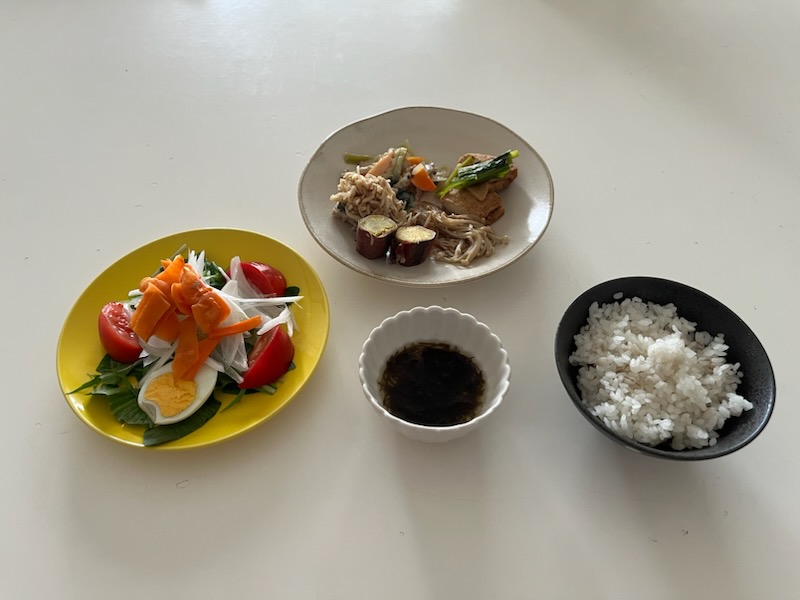 小皿に盛った料理