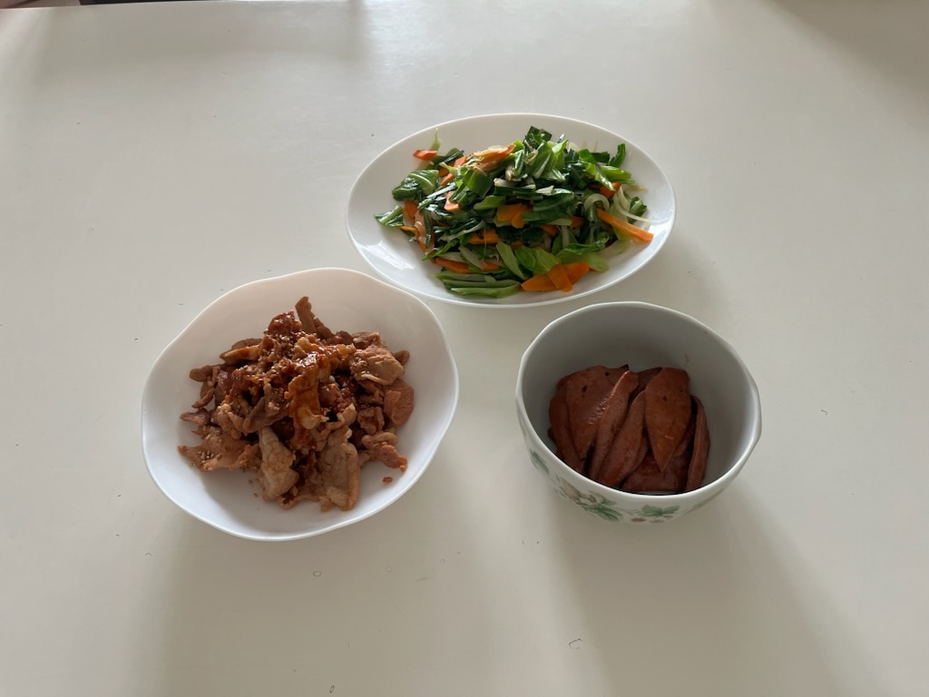 豚レバー、豚小間肉の焼き肉のたれ炒め、野菜炒め