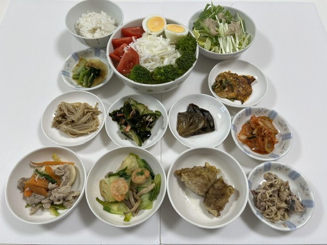 小皿に盛った料理