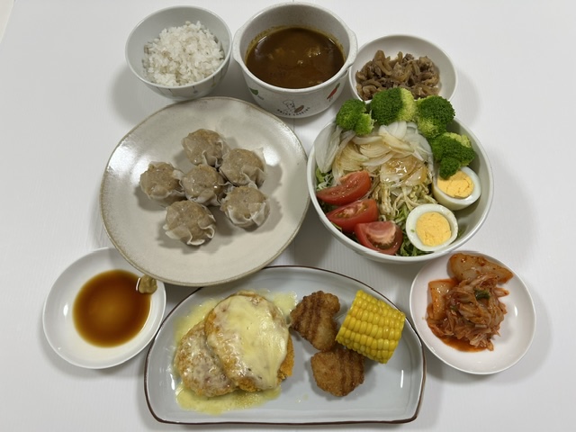 小皿に盛った料理