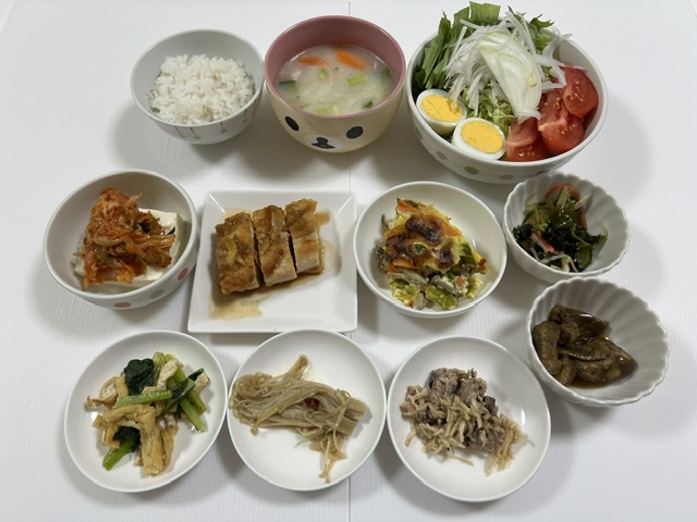 小皿に盛った料理