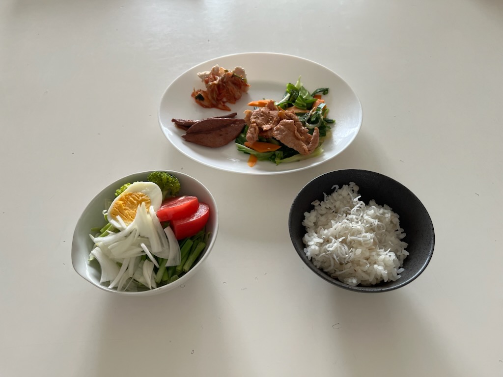 小皿に盛った料理