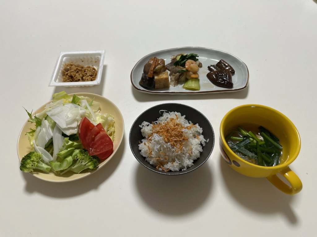 小皿に盛った料理