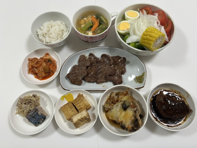 小皿に盛った料理