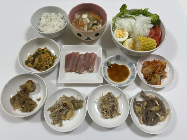 小皿に盛った料理