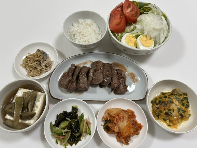 小皿に盛った料理