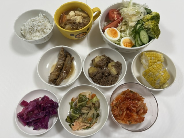 小皿に盛った料理