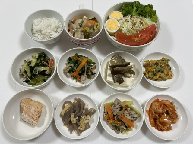 小皿に盛った料理