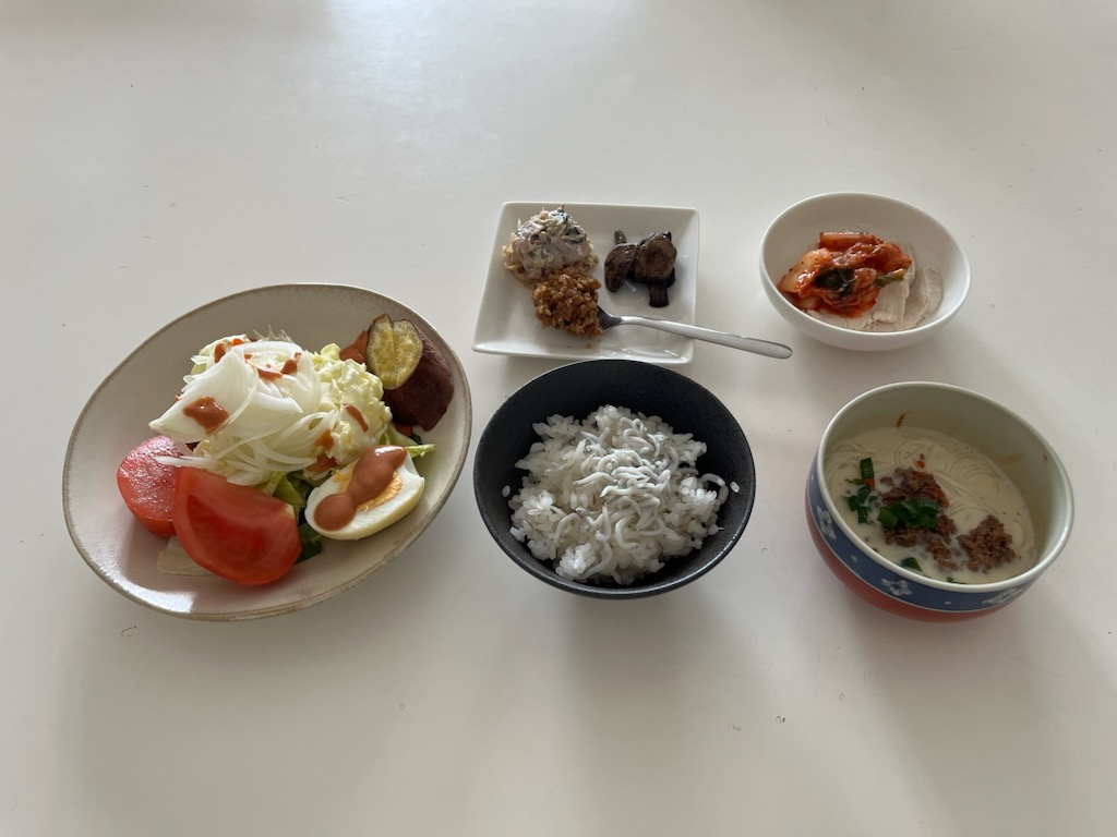 小皿に盛った料理