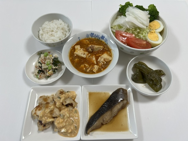 小皿に盛った料理