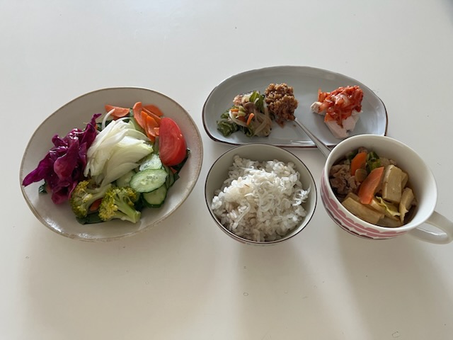 小皿に盛った私の夕ご飯