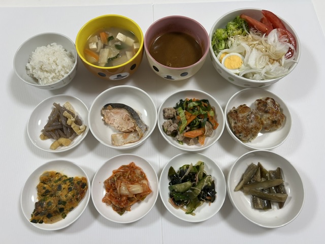 小皿に盛った料理