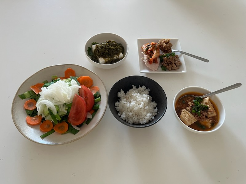 小皿に盛った料理
