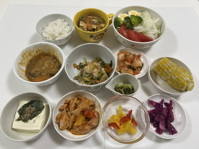 小皿に盛った料理