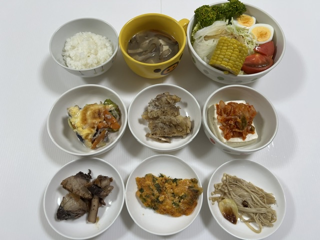 小皿に盛った料理