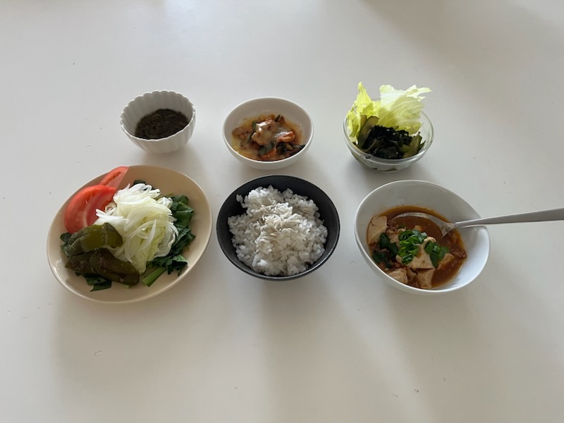 小皿に盛った料理