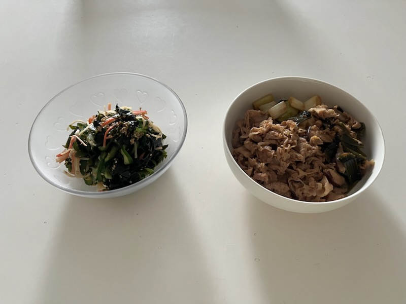 中華わかめサラダ、豚小間でルーローハン風