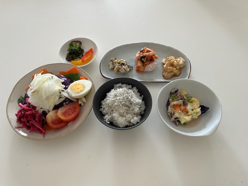 小皿に盛った料理