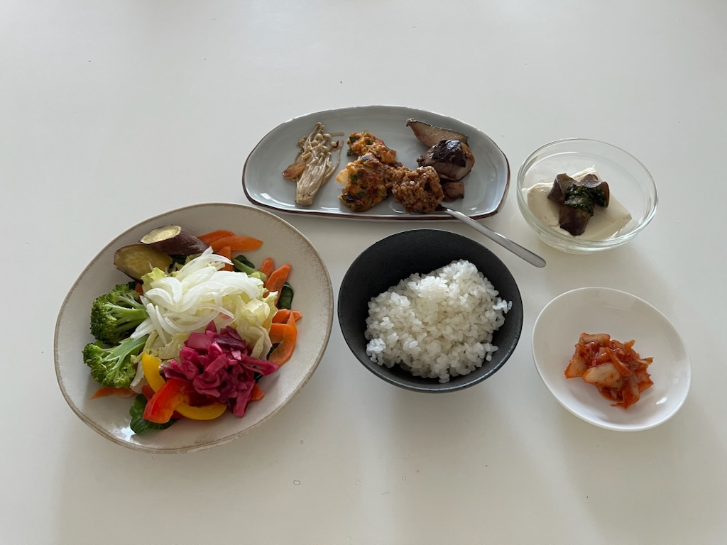 小皿に盛った料理