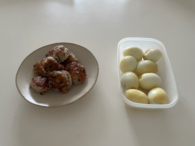 豚小間チーズボール、焼き卵