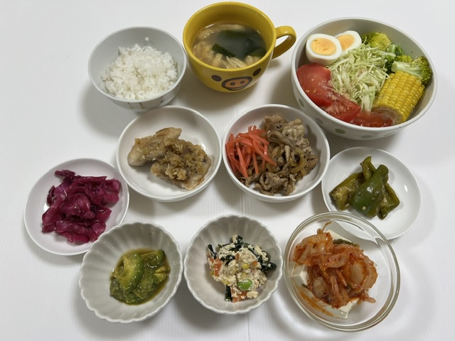 小皿に盛った料理