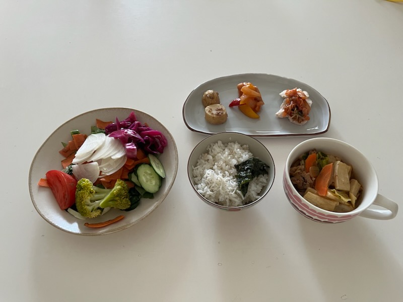 小皿に盛った私の夕ご飯