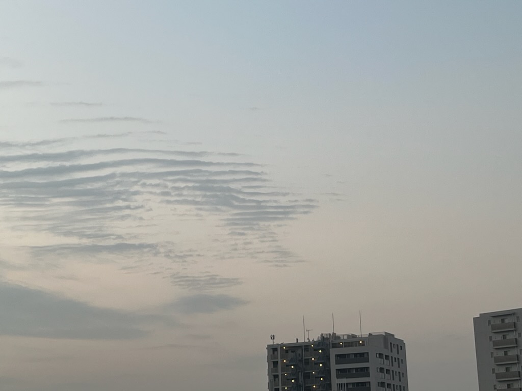 朝の雲