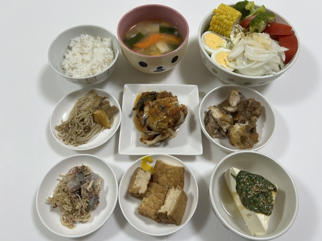 小皿に盛った料理