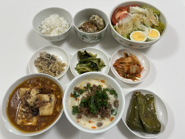 小皿に盛った料理