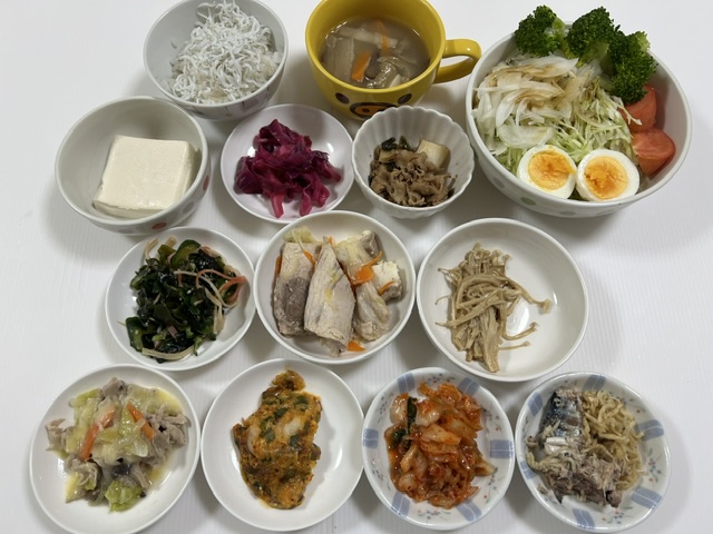 小皿に盛った料理