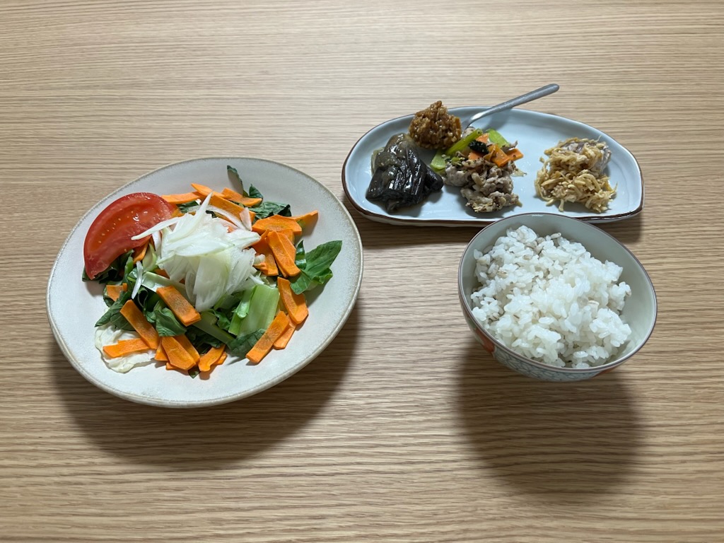 小皿に盛った私の夕ご飯