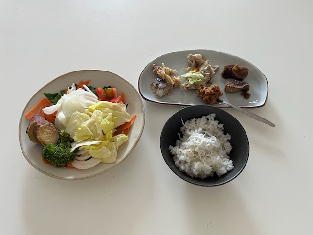 小皿に盛った料理