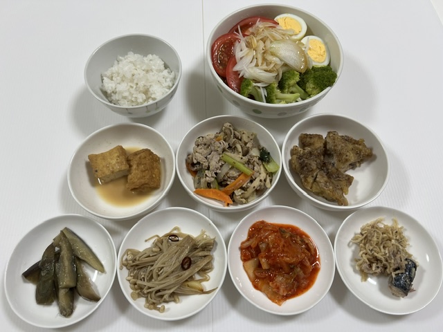 小皿に盛った料理