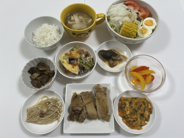 小皿に盛った料理