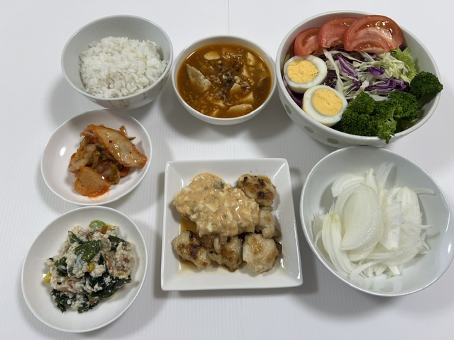 小皿に盛った料理