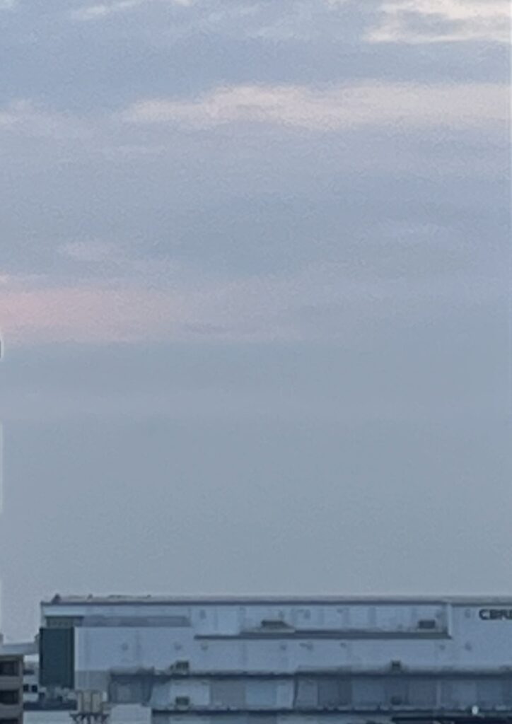 朝の空