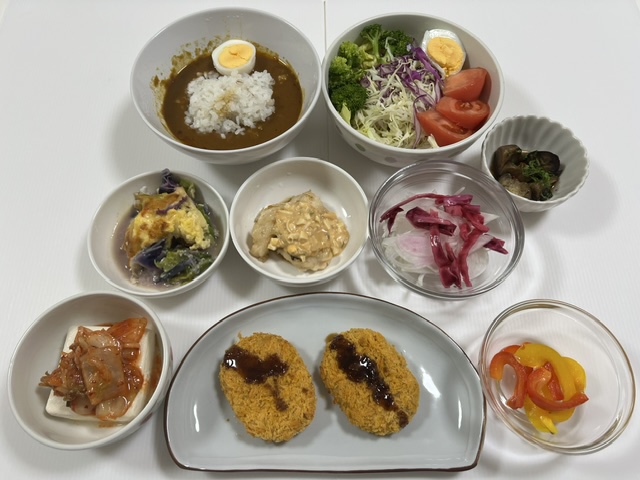 小皿に盛った料理