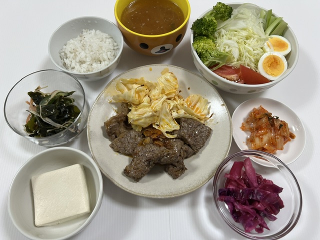 小皿に盛った料理