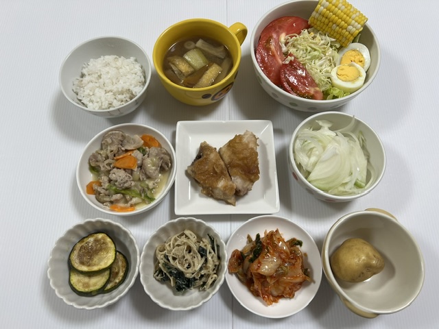 小皿に盛った料理