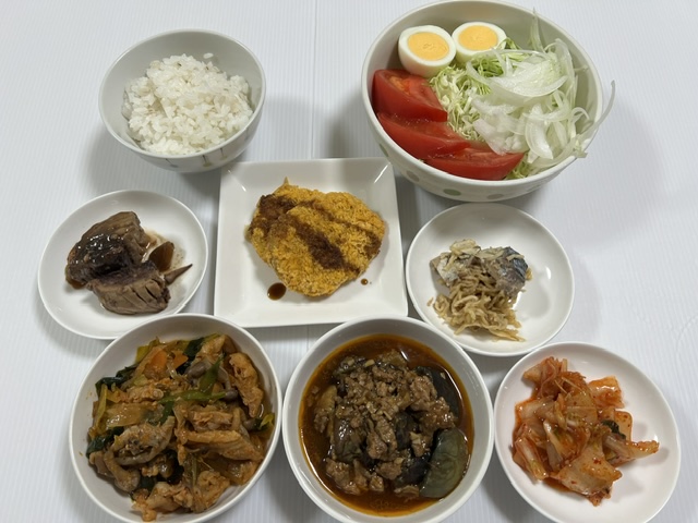 小皿に盛った料理