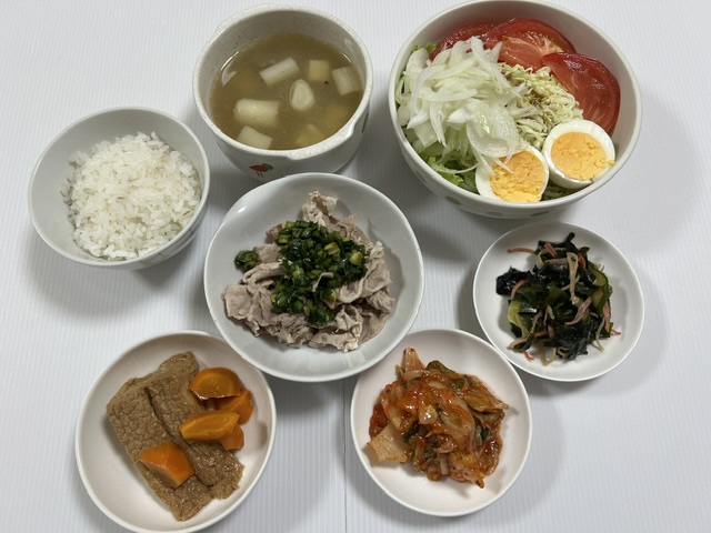 小皿に盛った料理