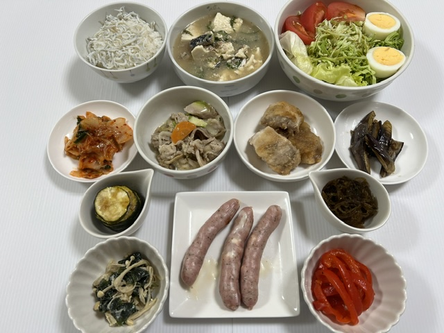 小皿に盛った料理