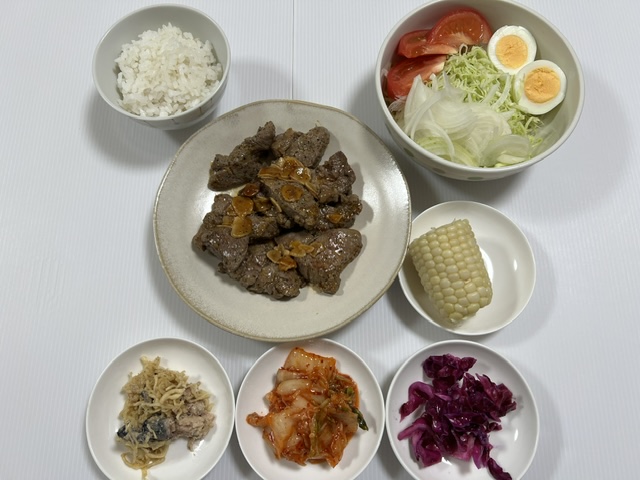 小皿に盛った料理