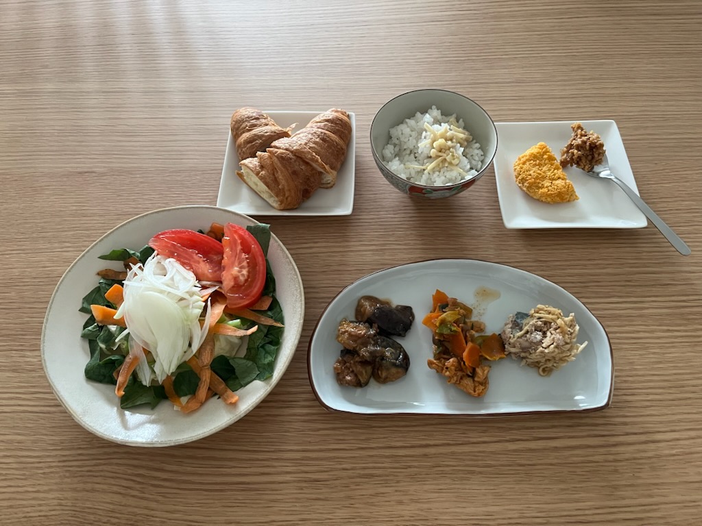 小皿に盛った私の夕ご飯