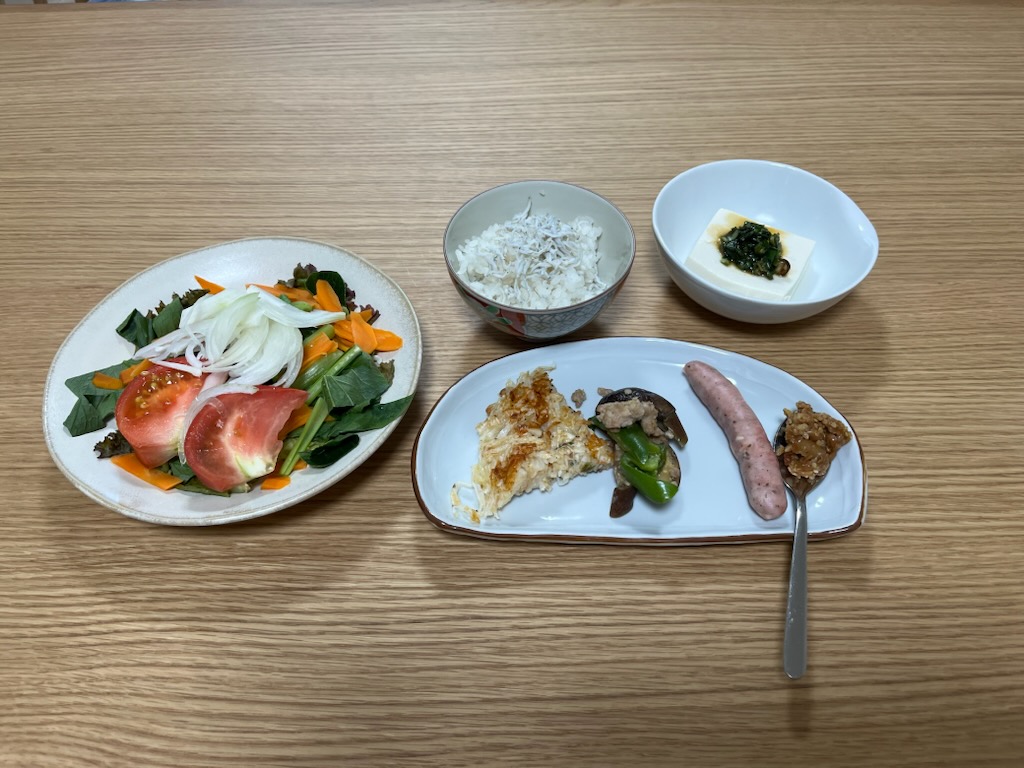 小皿に盛った私の夕ご飯